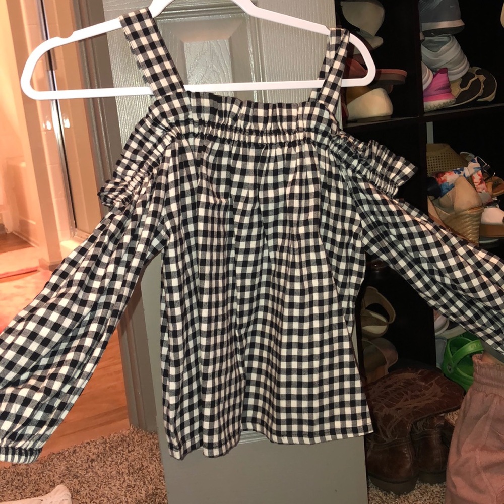 Cute gingham patterned long sleeve top